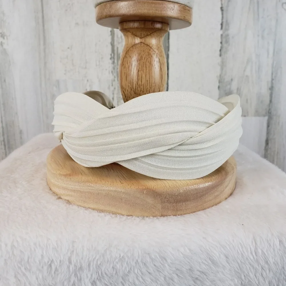 N/A ivory pleated